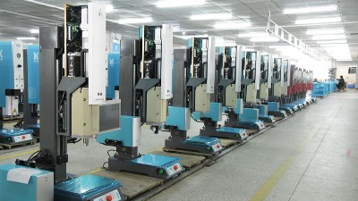 超聲波焊接機(jī)在蓄電池焊接中的應(yīng)用、難點(diǎn)及解決方案